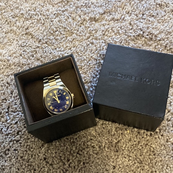 Michael Kors Watch - Picture 2 of 6